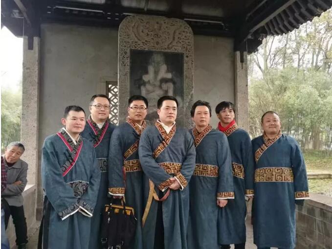 1537320205710.jpg 传统服饰.jpg